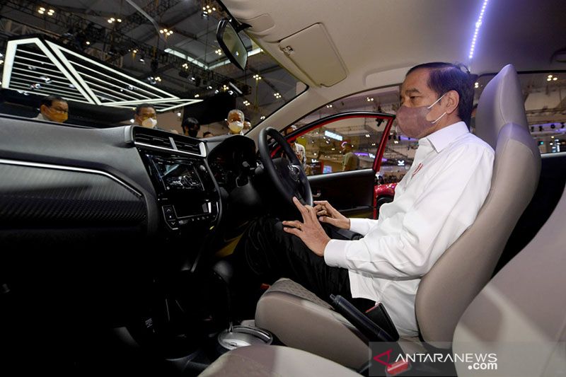 Indonesian President Joko Widodo tries one of the cars on display at GIIAS in ICE BSD City.